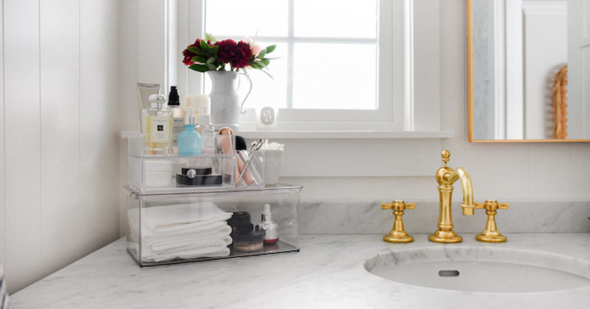 6 Easy Solutions for Organizing a Small Bathroom