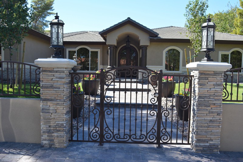 The Advantages Of Courtyard Gates